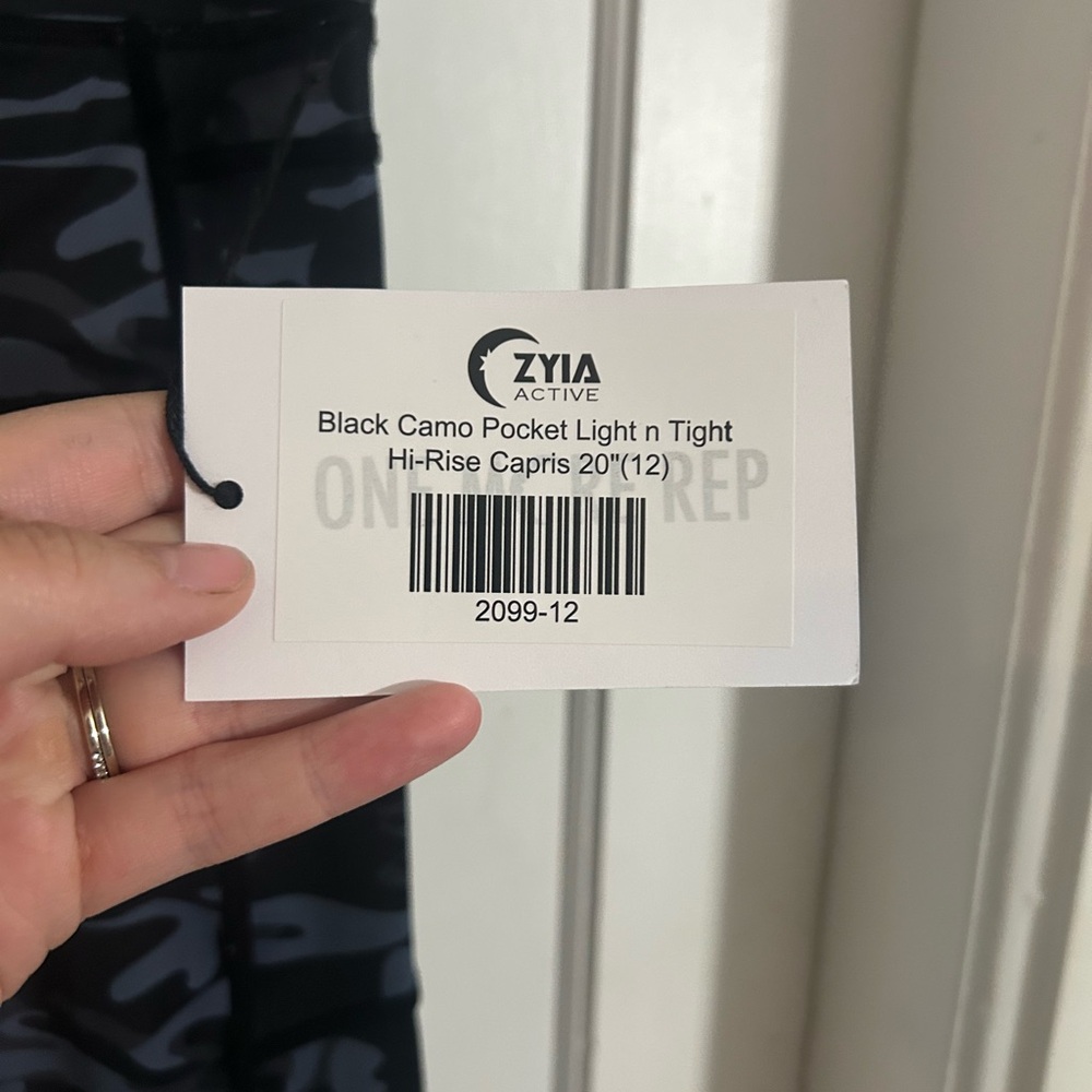 ZYIA Black Camo Women's Leggings - Picture 6 of 7